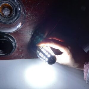 لامپ شمعی سفید یخی